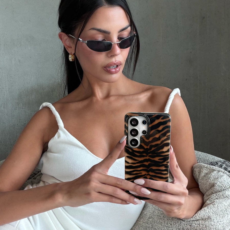 It Girl Tiger Samsung Case lifestyle